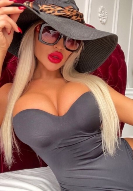 Проститутка Питера Мила с 3 размером груди предлагает интим услуги у метро Парк Победы  +7(981)214-21-80 - фото 3