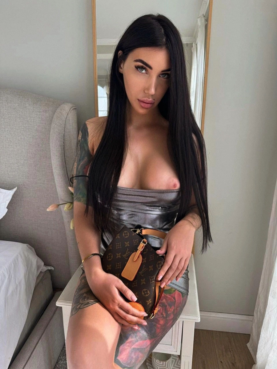 Индивидуалка Питера Женя  с 2 размером груди предлагает интим услуги у метро Петроградская  +7(981)289-01-65 